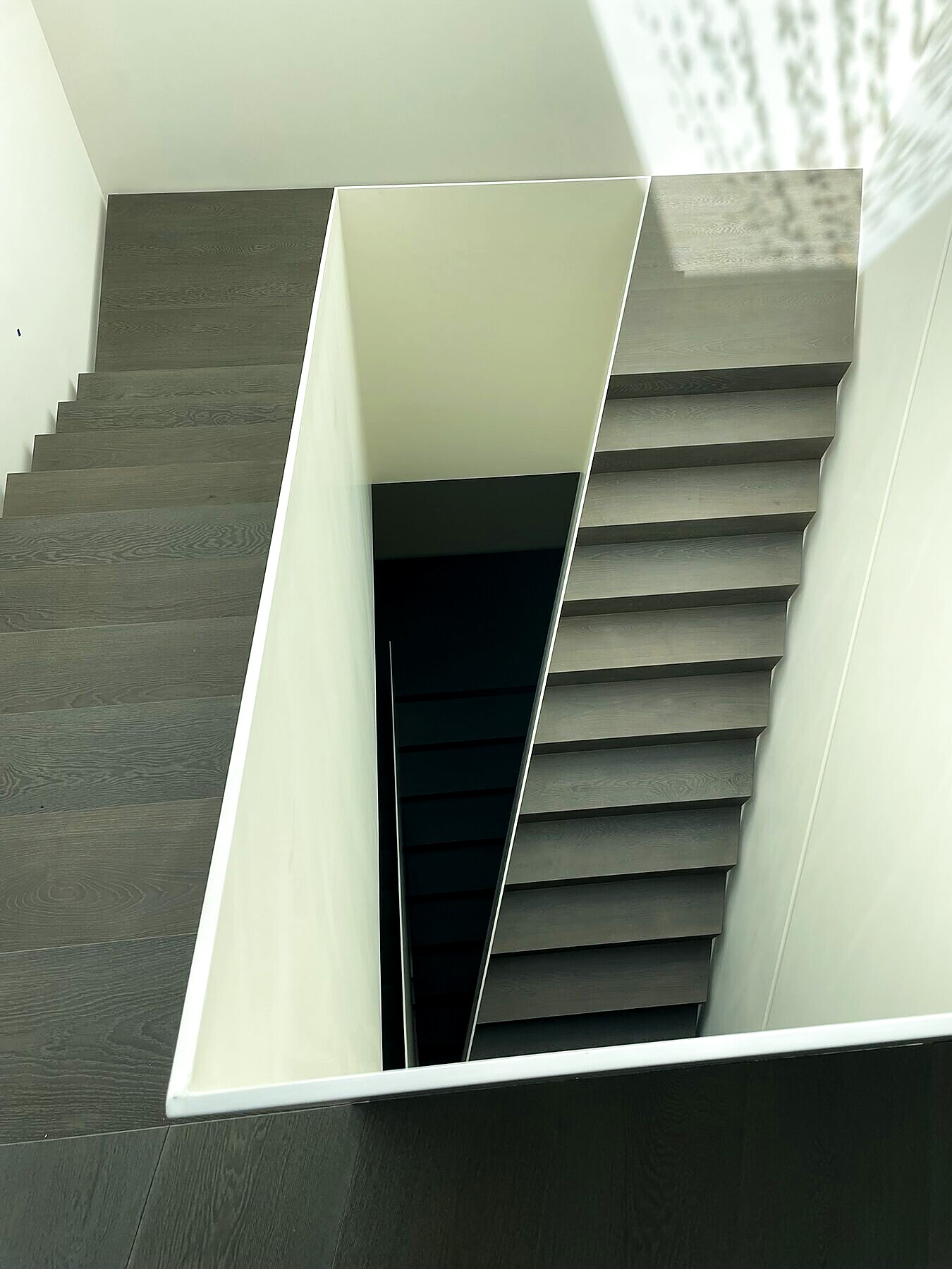 Seamless mild steel plate guardrail, interior stair